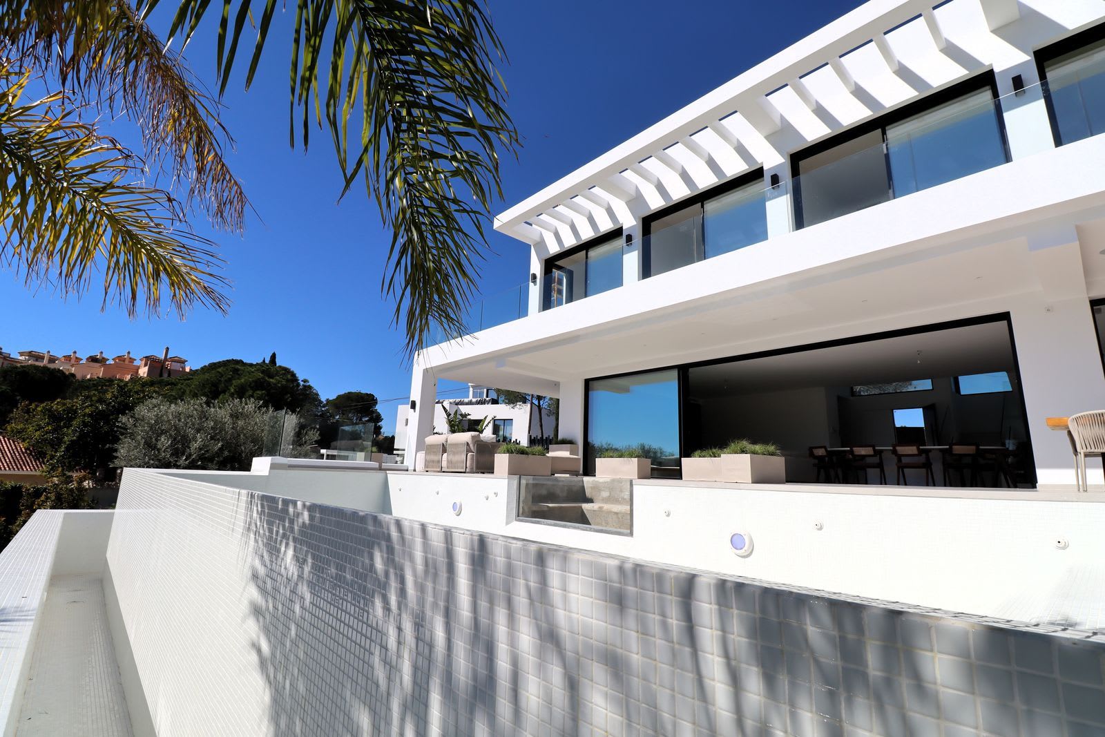 Frittliggende villa til salgs i Elviria, Bilde 2