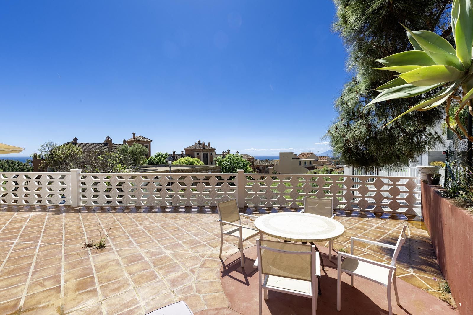 Halvpart av tomannsbolig til salgs i Artola, Marbella, Bilde 3