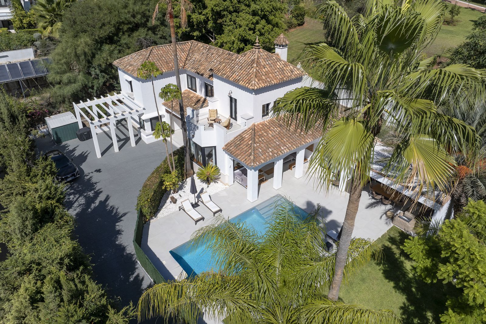 Frittliggende villa til salgs i El Paraiso, Bilde 2