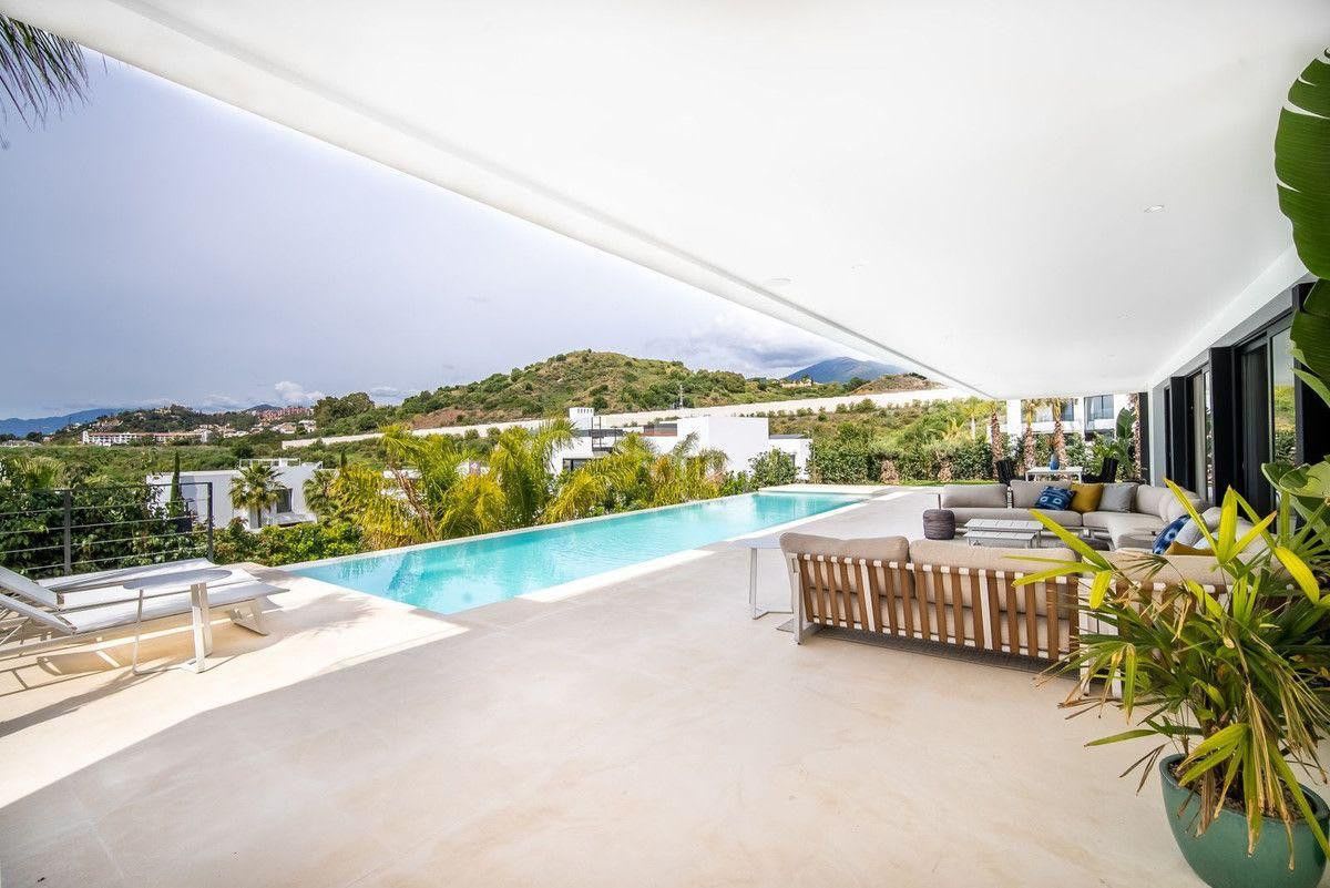Frittliggende villa til salgs i Nueva Andalucía, Marbella, Bilde 3