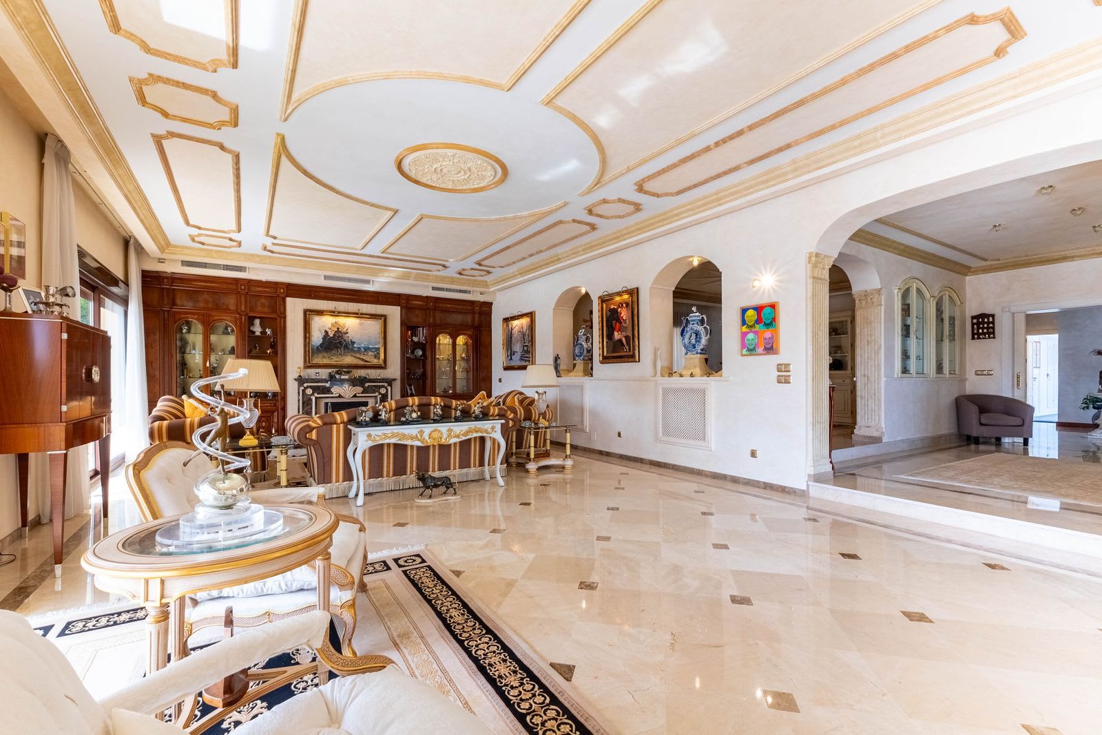 Frittliggende villa til salgs i Los Monteros, Bilde 3