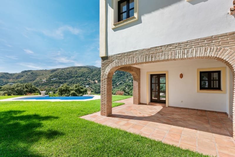 Frittliggende villa til salgs i Casares