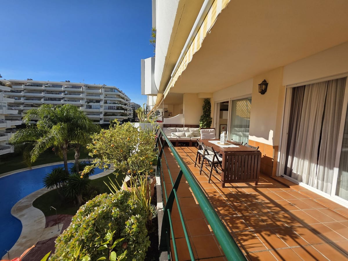 Leilighet midt i bygget til salgs i Guadalmina Alta, Bilde 3