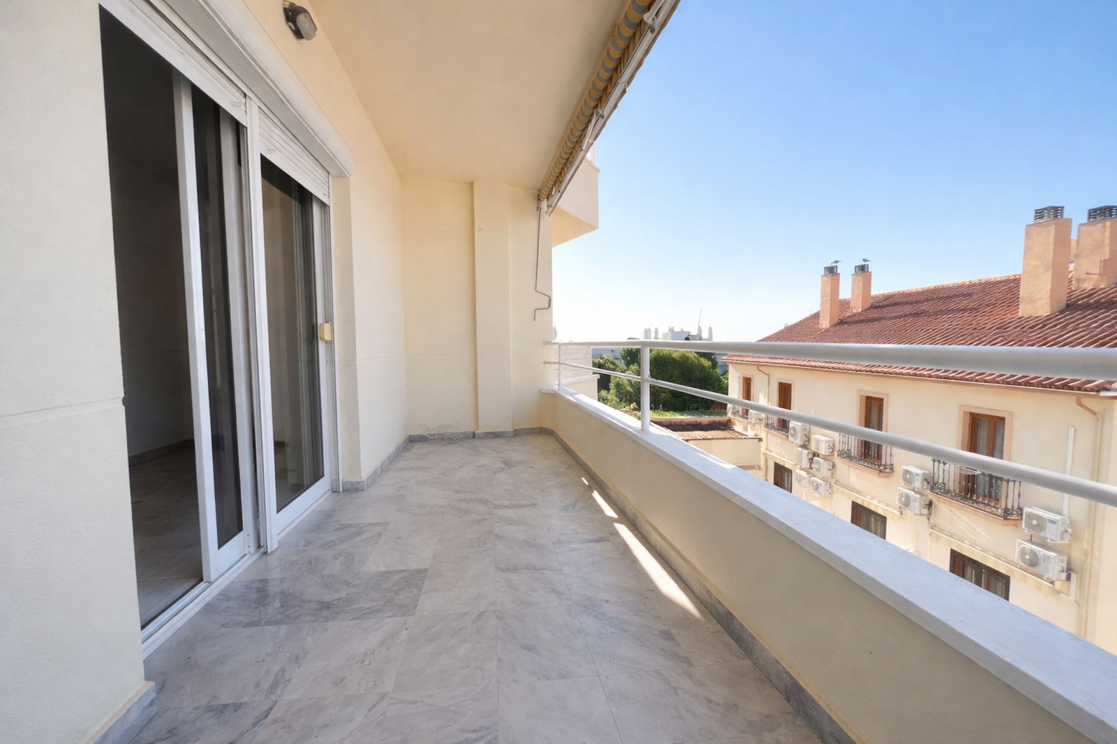 Leilighet midt i bygget til salgs i Torremolinos, Bilde 2