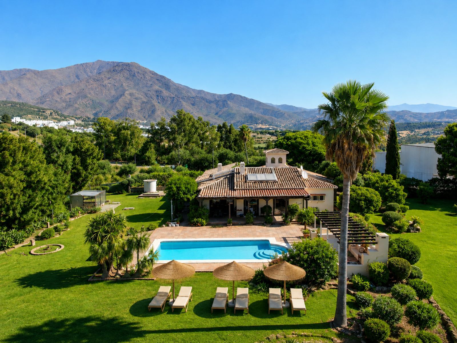Villa til salgs i Estepona, Bilde 2