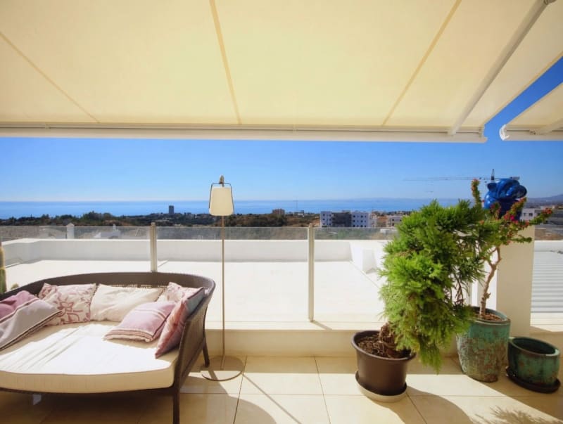 Toppleilighet over to plan til salgs i Altos de los Monteros, Marbella