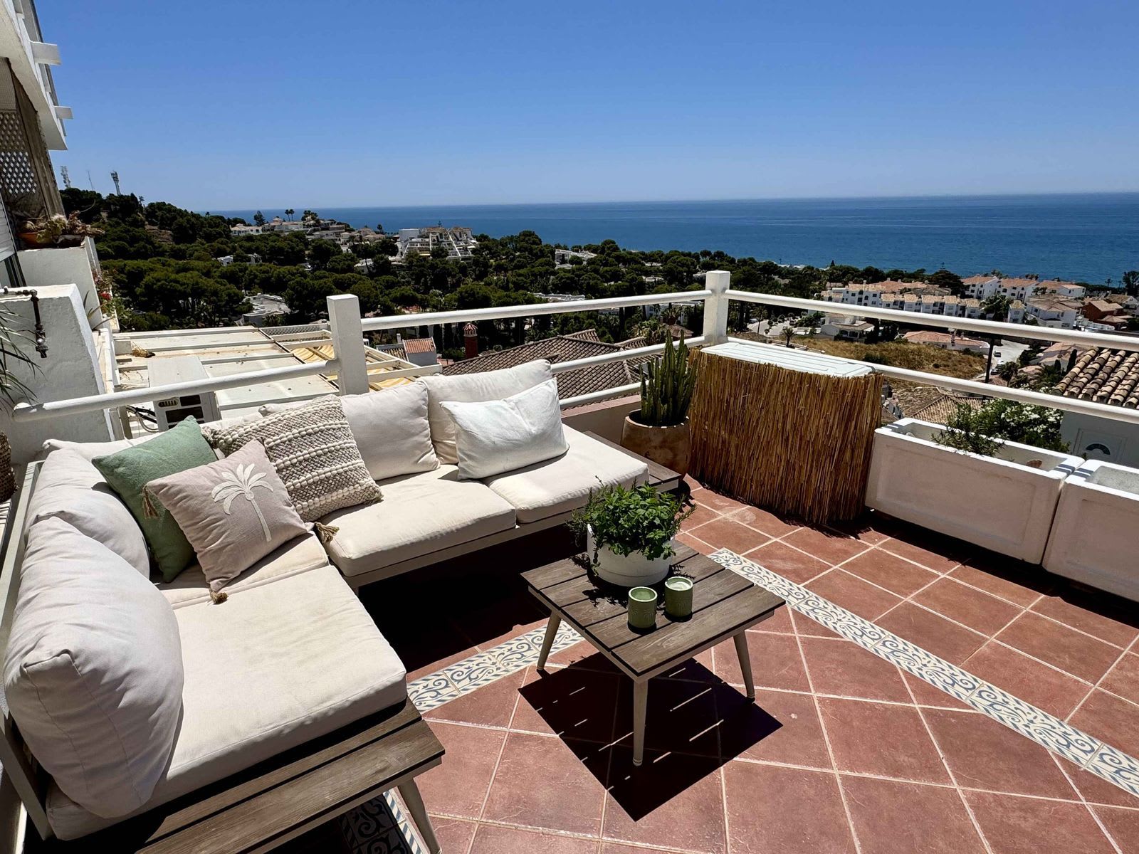 Leilighet over to plan til salgs i Riviera del Sol, Bilde 2