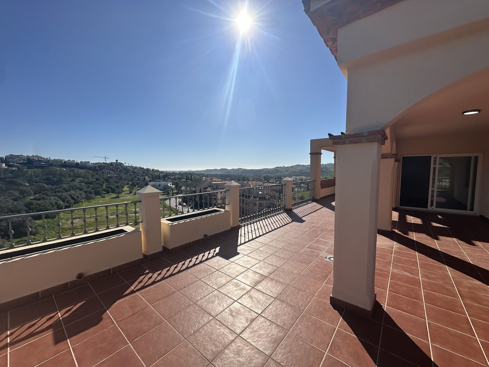 Toppleilighet med 3 soverom til salgs i Mijas Golf, Bilde 2