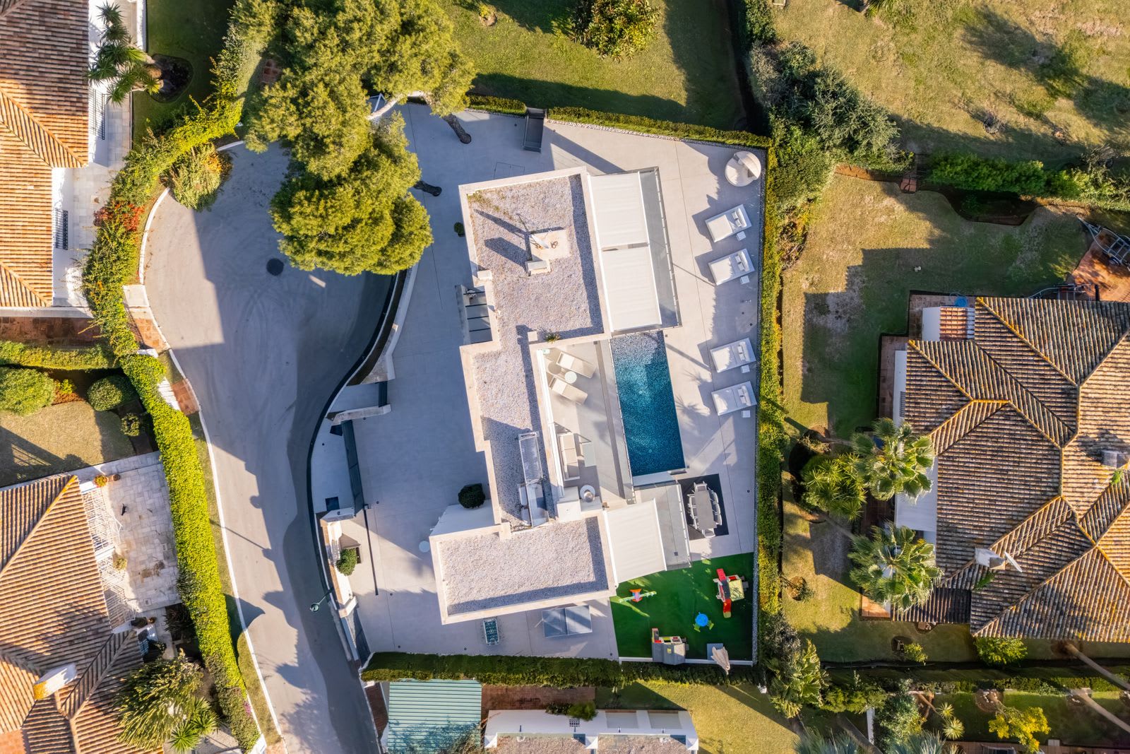 Frittliggende villa til salgs i Los Monteros, Bilde 2
