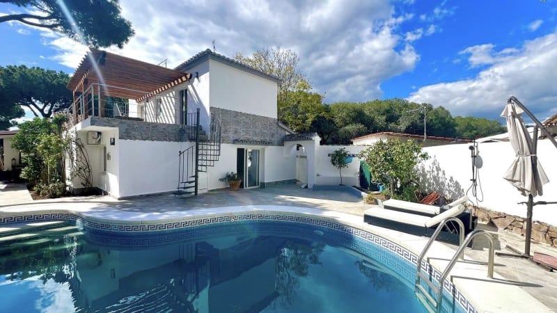 Frittliggende villa til salgs i Elviria