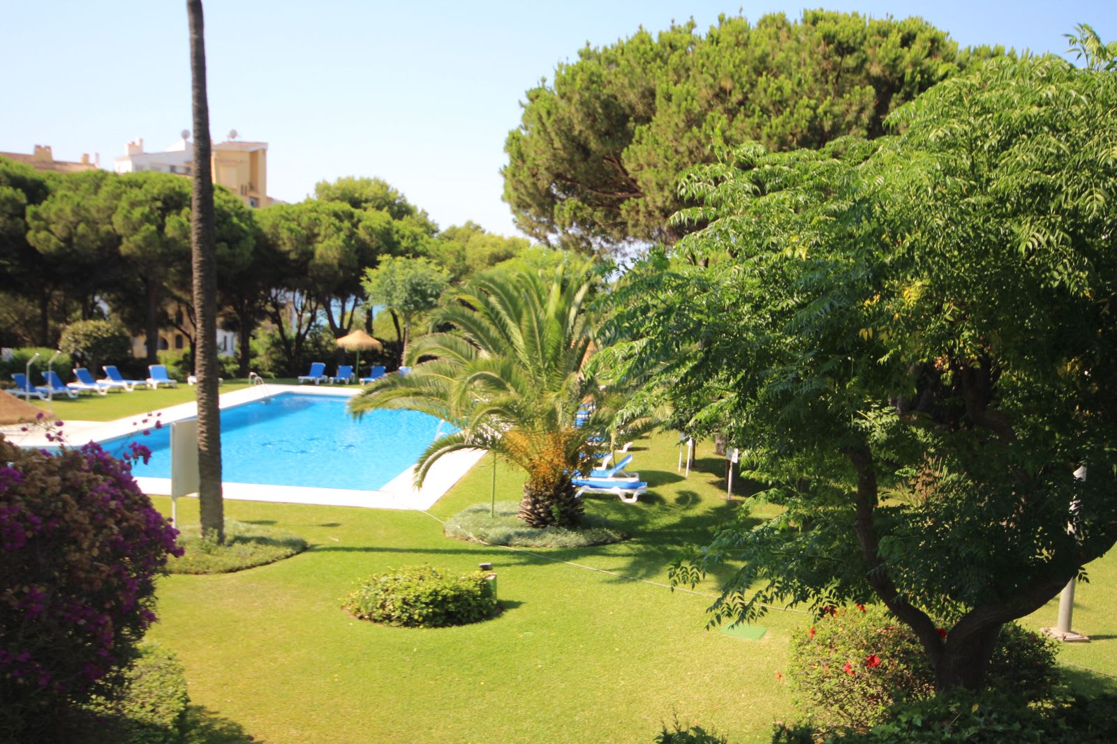 Leilighet midt i bygget til salgs i Puerto de Cabopino, Bilde 2