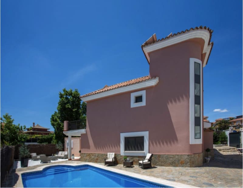 Frittliggende villa til salgs i San Luis de Sabinillas