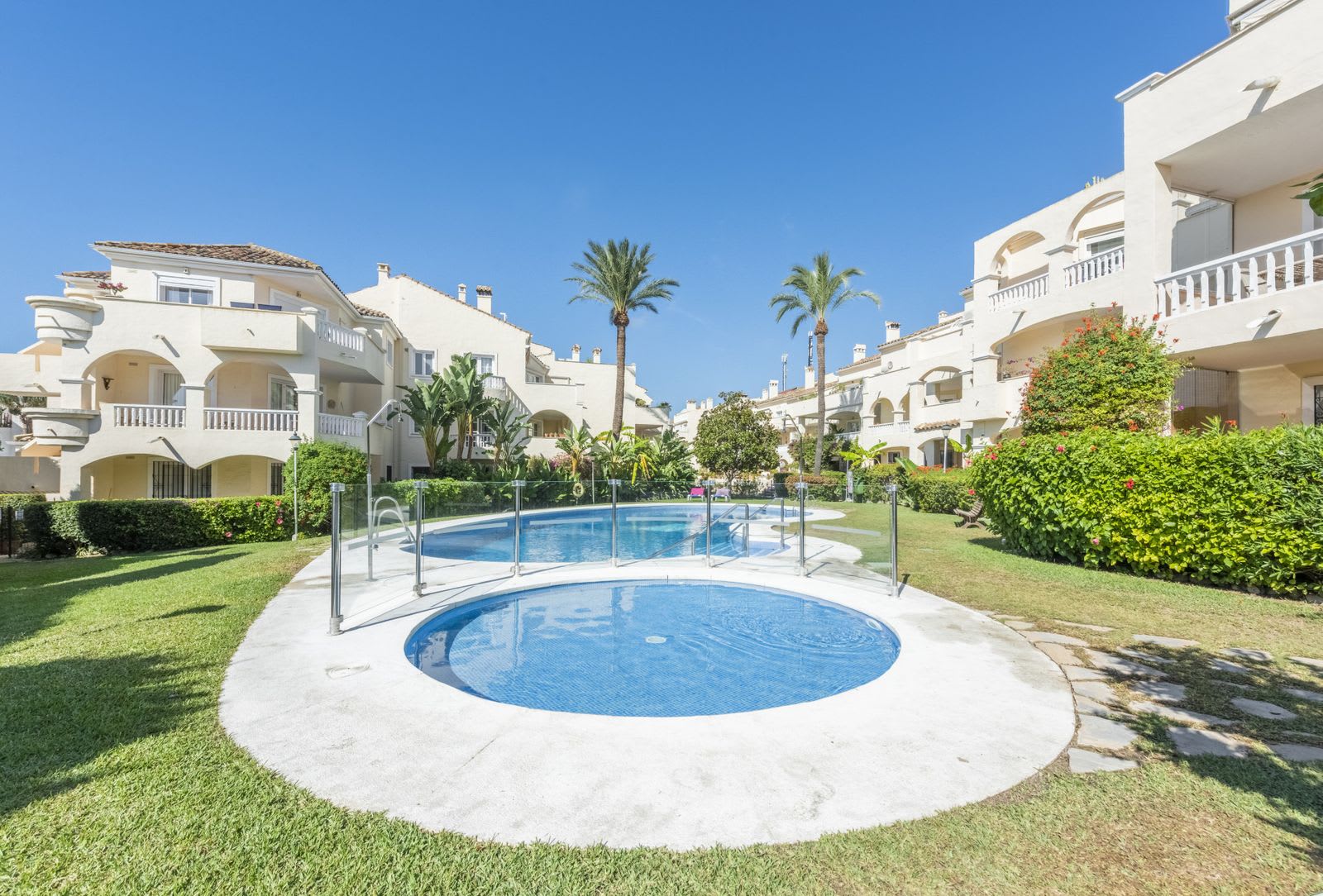Lejlighed til salg i El Paraíso, Estepona, Billede 3