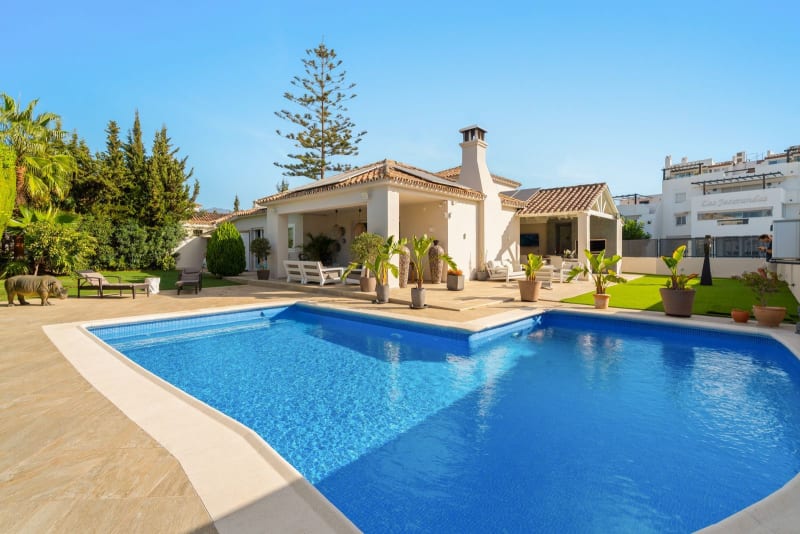 Villa til salgs i Estepona