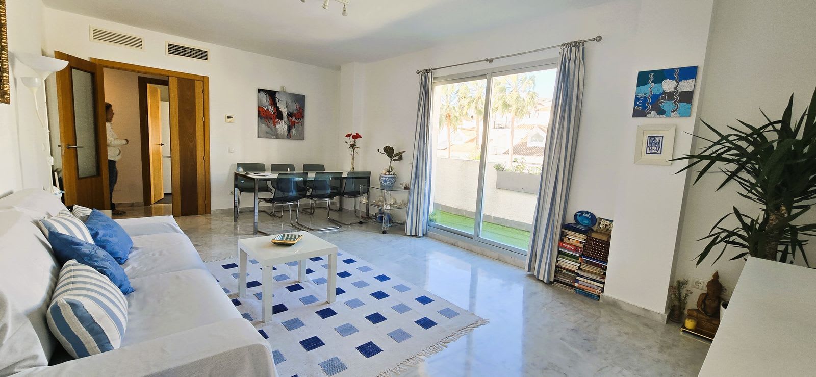 Leilighet midt i bygget til salgs i Riviera del Sol, Bilde 2