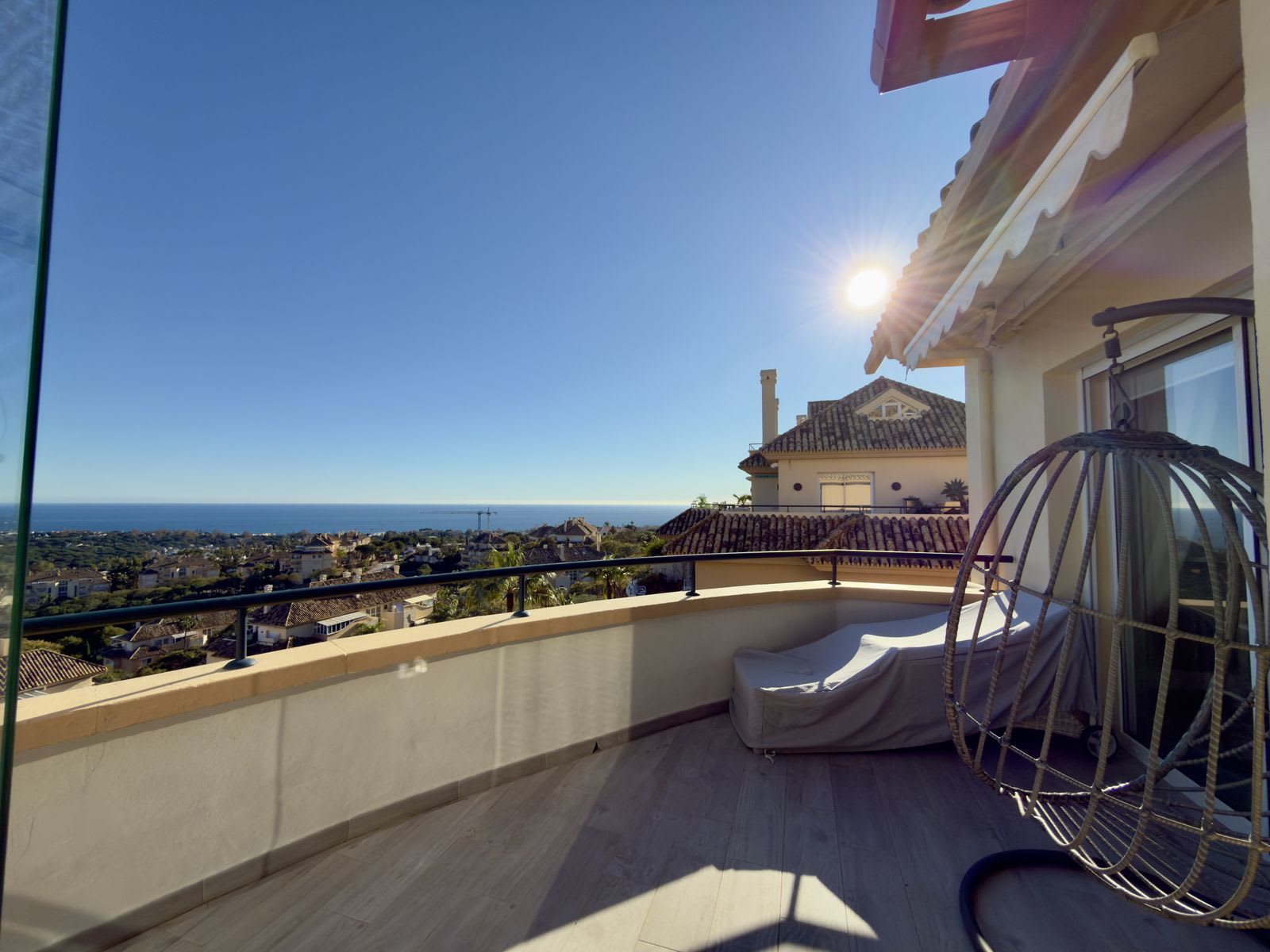 Leilighet midt i bygget til salgs i Elviria, Bilde 2