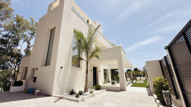 Frittliggende villa til salgs i Nueva Andalucía