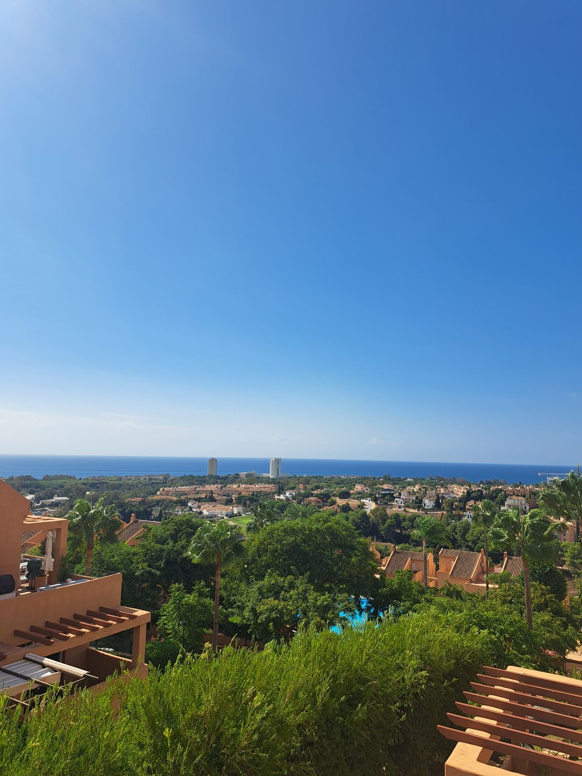 Penthouselejlighed i to plan til salg i Elviria, Marbella, Billede 2