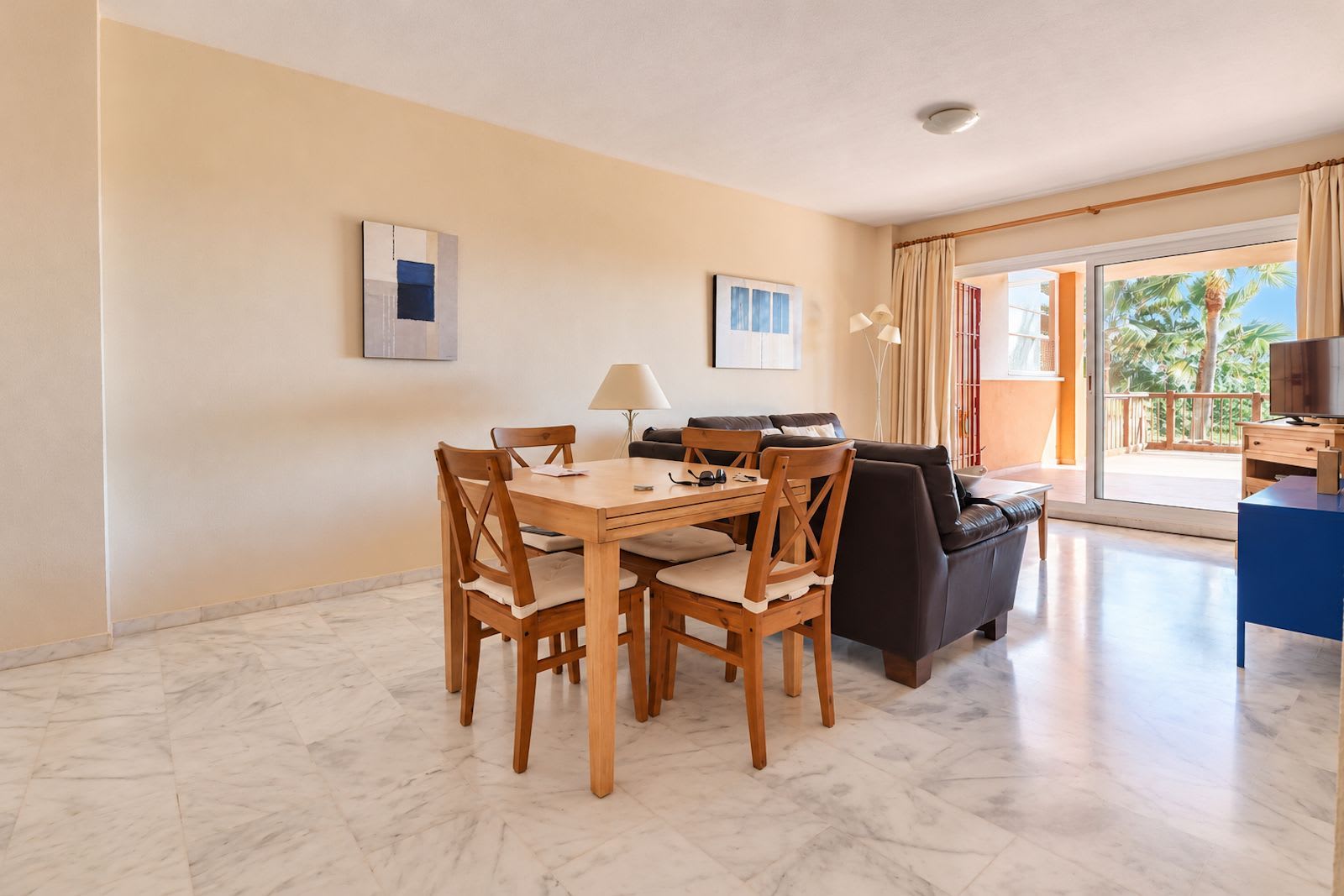 Middle-floor apartment for sale in Reserva de Marbella, Photo 2