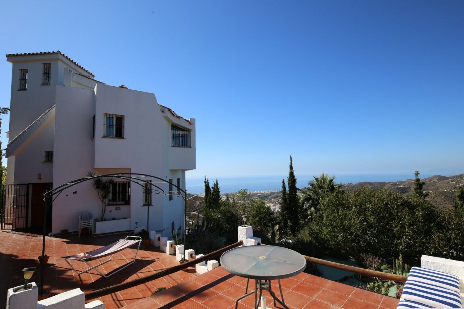 Frittliggende villa til salgs i Torrox, Bilde 2