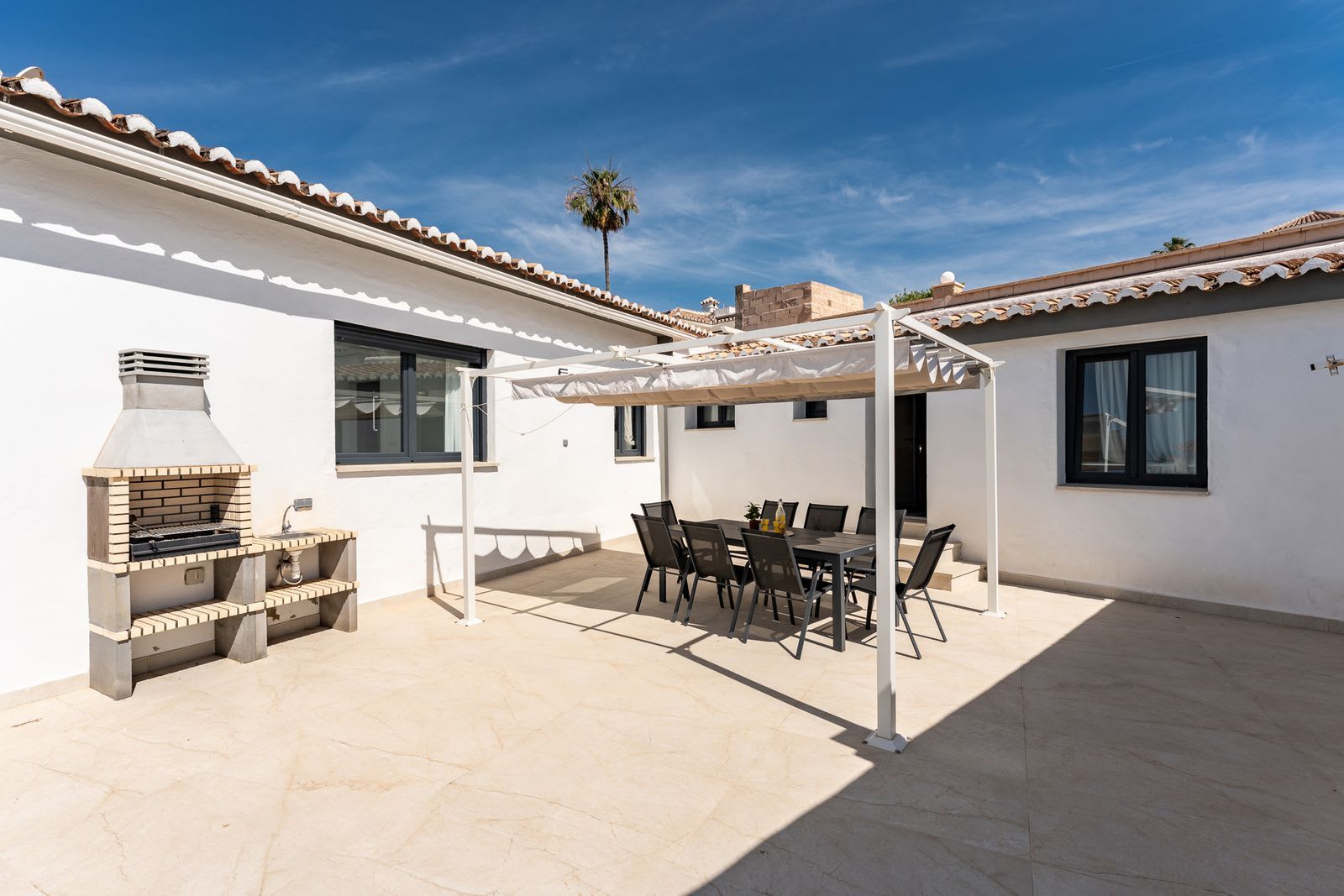Frittliggende villa til salgs i Riviera del Sol, Bilde 2