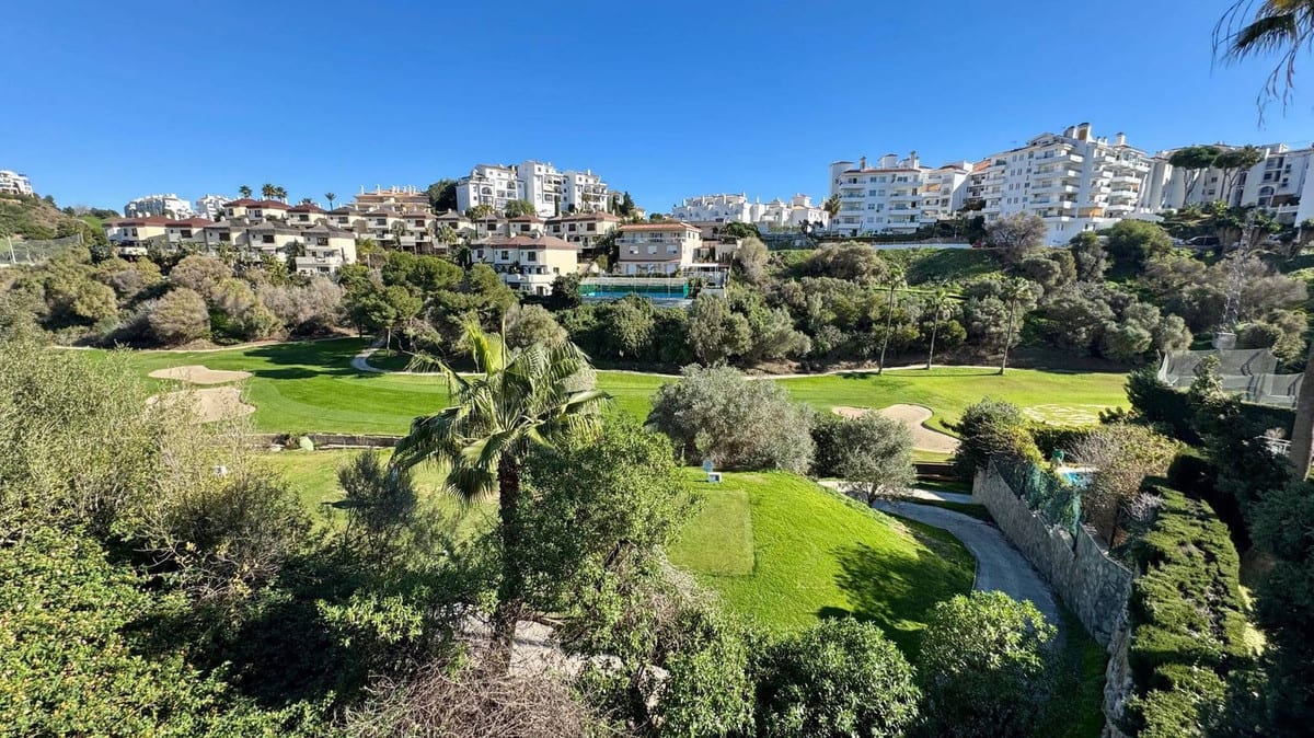 Frittliggende villa til salgs i Riviera del Sol, Bilde 2