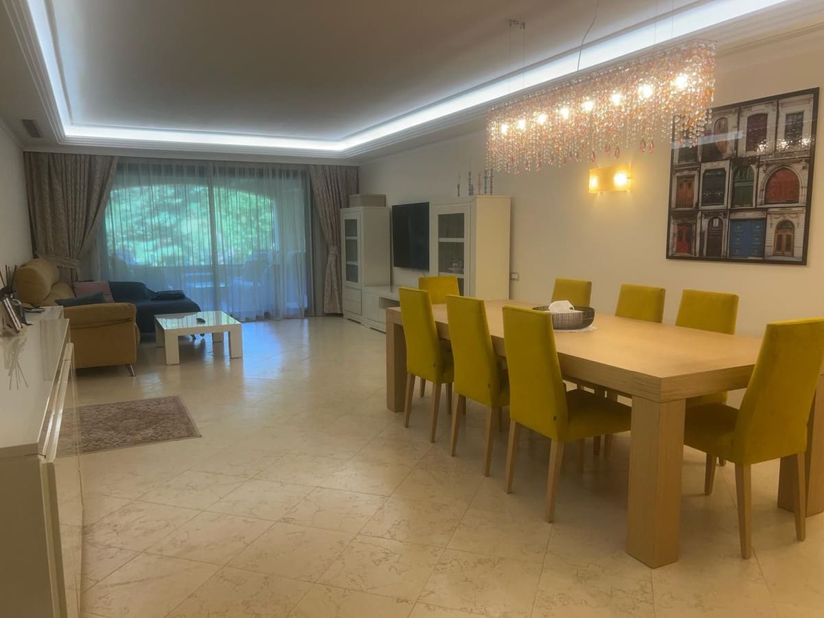 Leilighet midt i bygget til salgs i Guadalmina Baja, Bilde 3