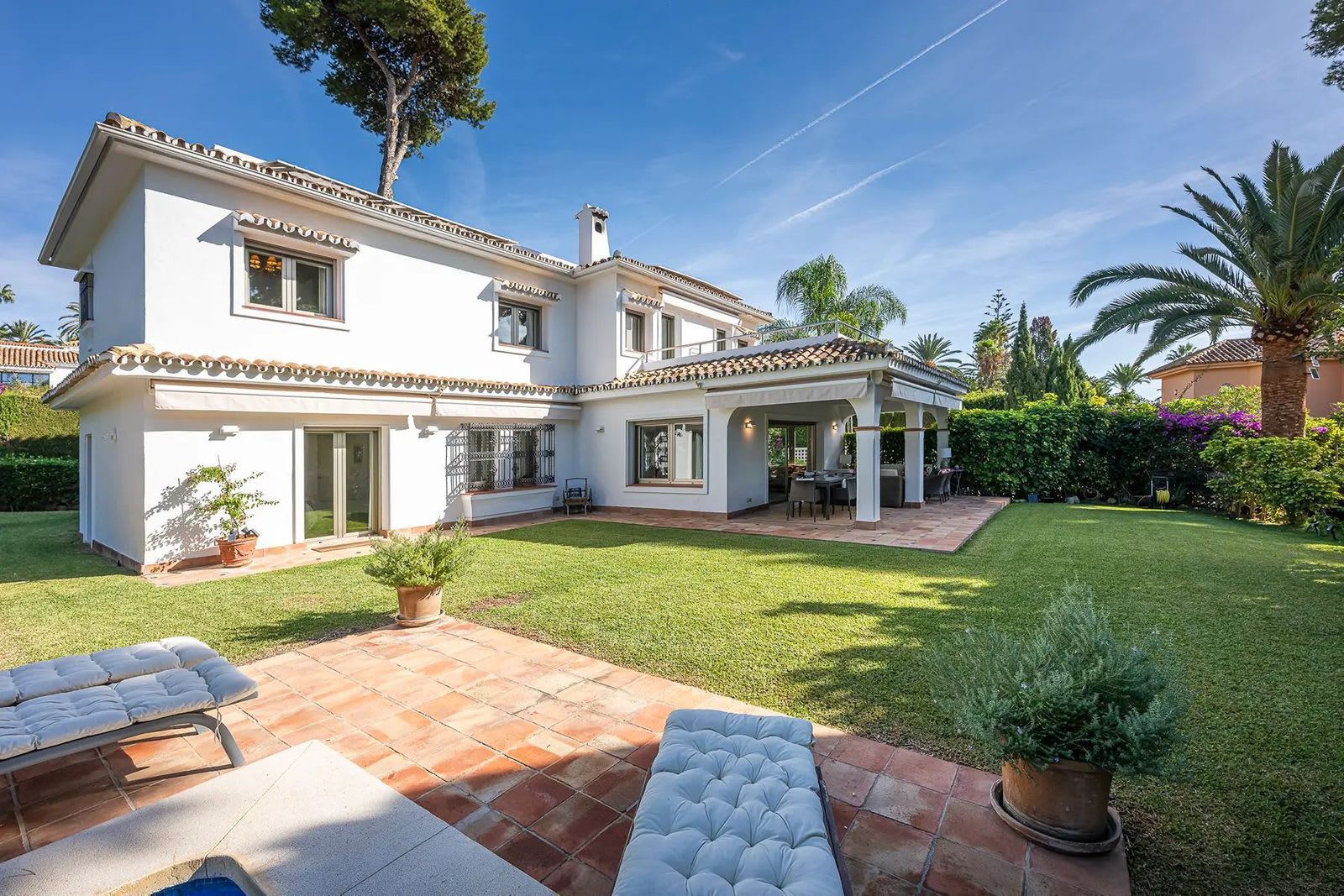 Frittliggende villa til salgs i Los Monteros, Bilde 3