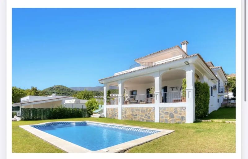 Villa til salgs i Estepona