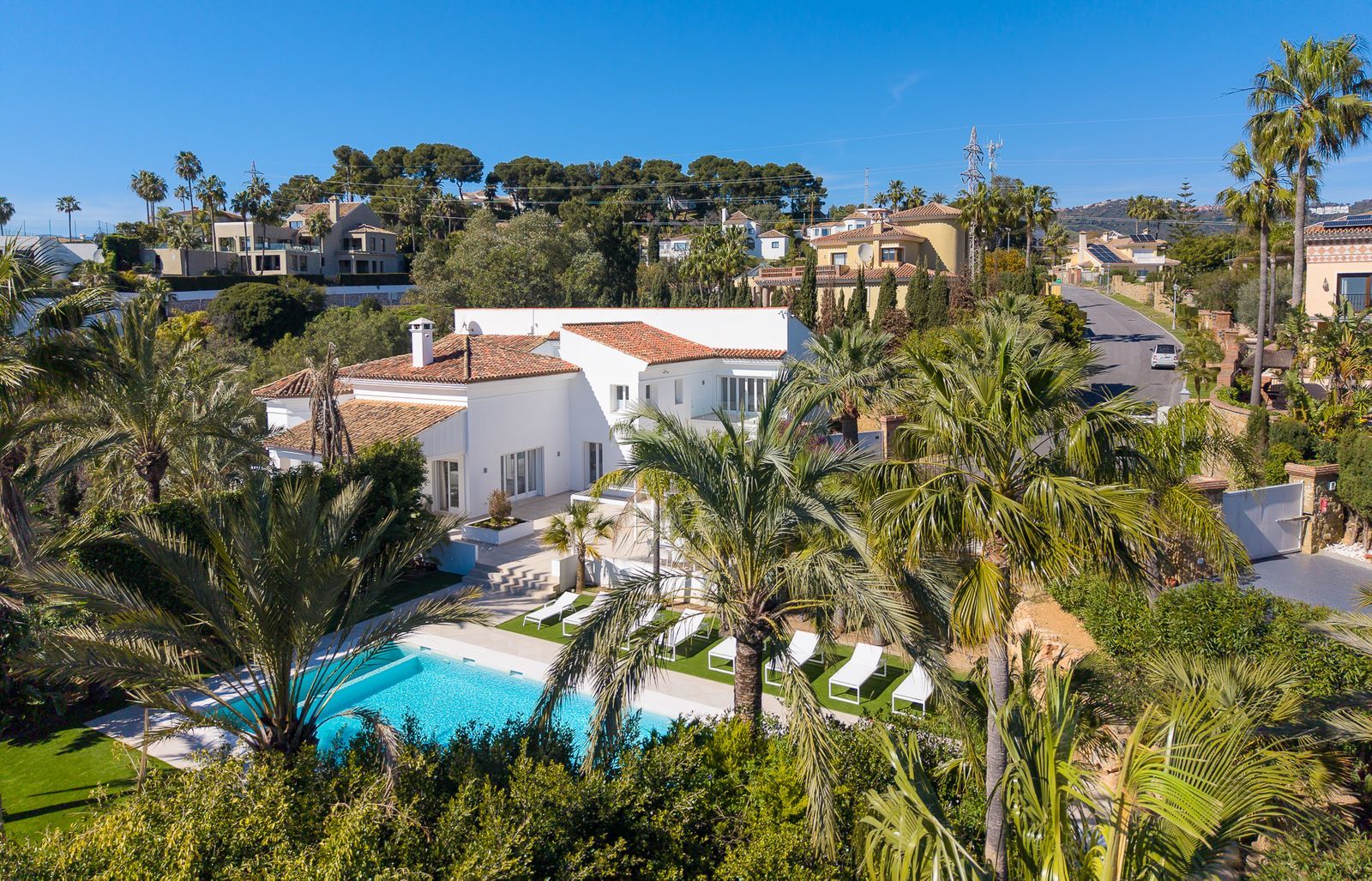 Frittliggende villa til salgs i Hacienda Las Chapas, Bilde 3