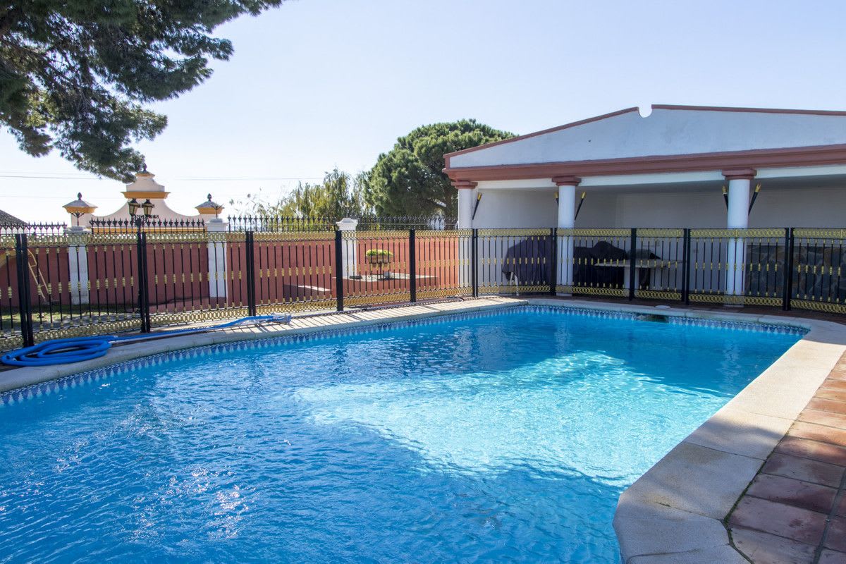 Villa til salgs i Estepona, Bilde 2