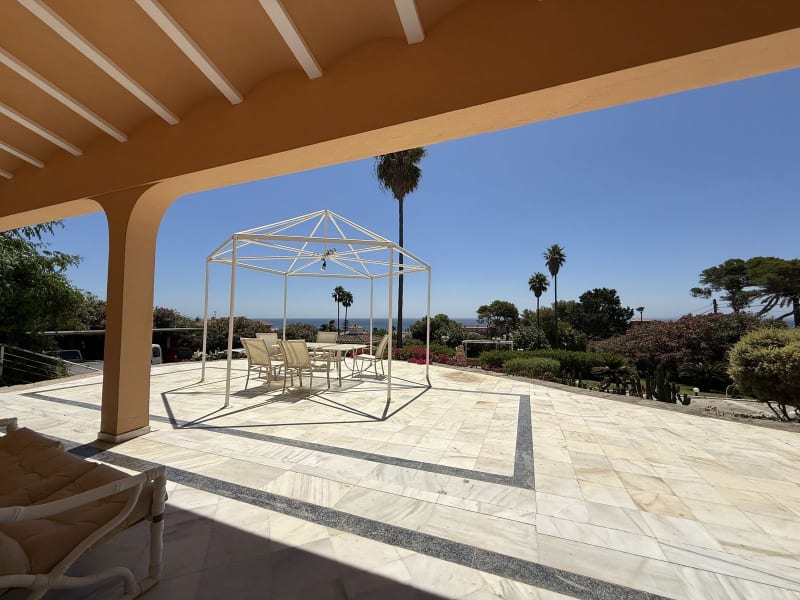 Villa til salgs i Estepona