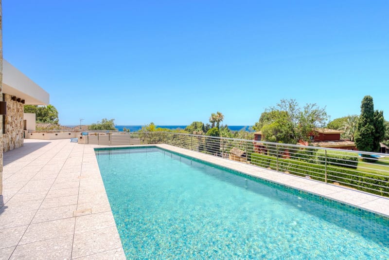 Frittliggende villa til salgs i Elviria