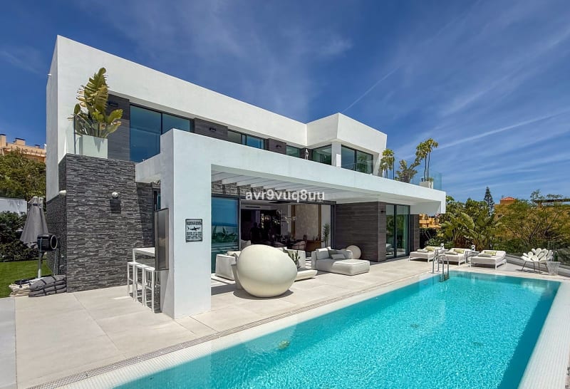 Frittliggende villa til salgs i Cabopino