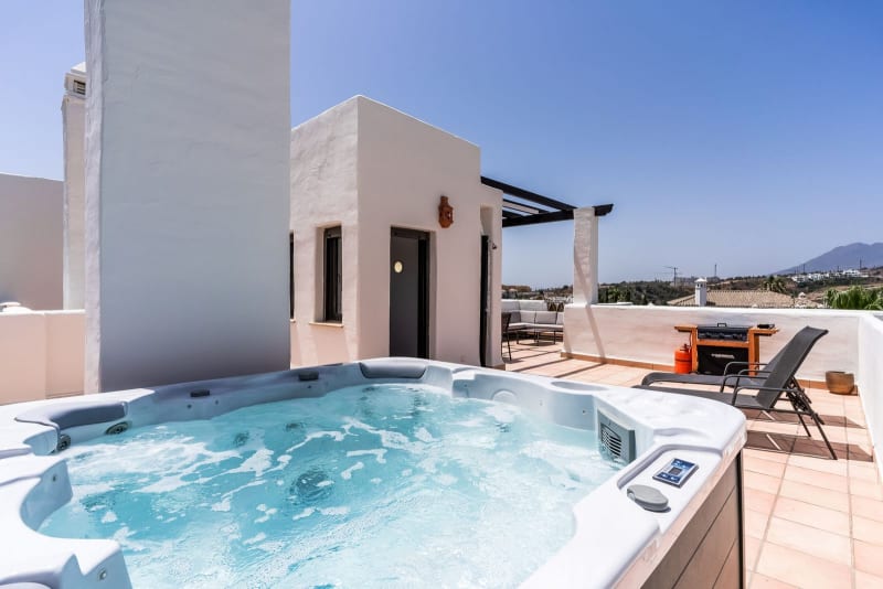 Penthouselejlighed med 2 soveværelser til salg i Estepona