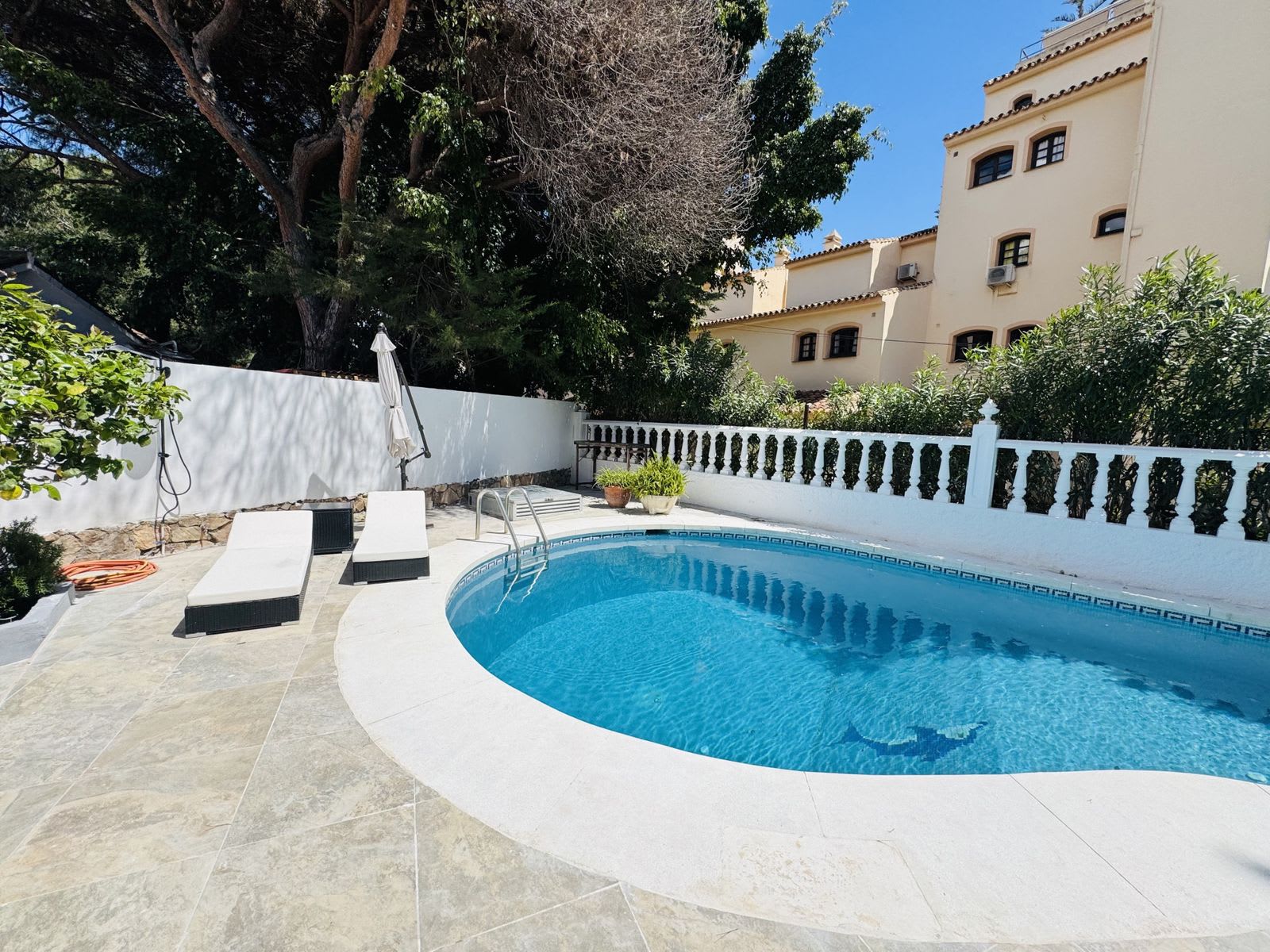 Frittliggende villa til salgs i Elviria, Bilde 3