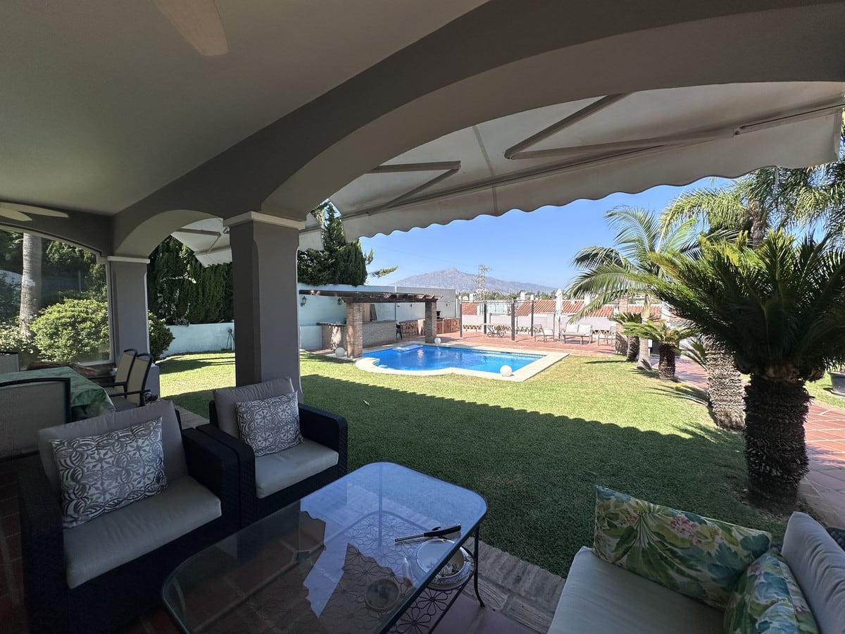 Frittliggende villa til salgs i Bel Air, Bilde 3