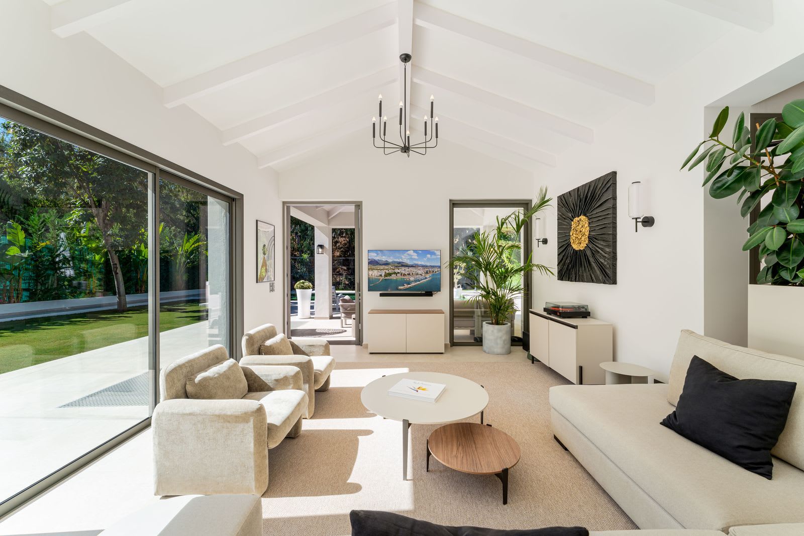 Frittliggende villa til salgs i Nueva Andalucía, Bilde 2