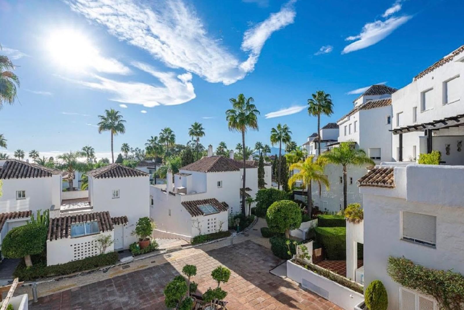 Leilighet midt i bygget til salgs i Bahía de Marbella, Bilde 3