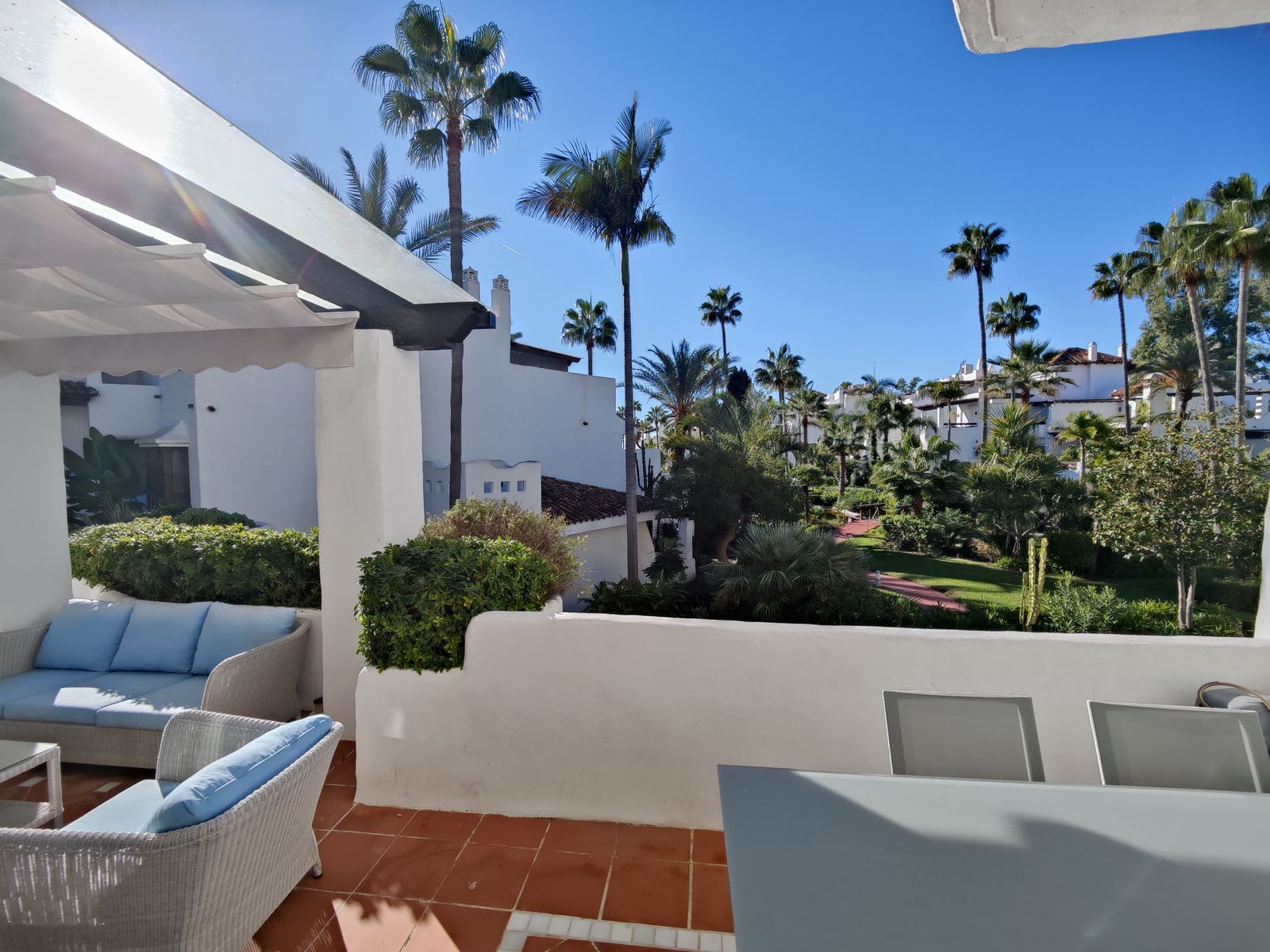 Leilighet midt i bygget til salgs i Puerto Banús, Bilde 3