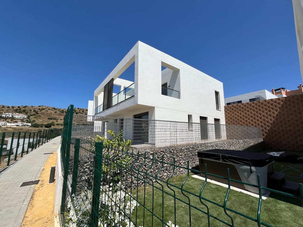 Frittliggende villa til salgs i Riviera del Sol, Bilde 3