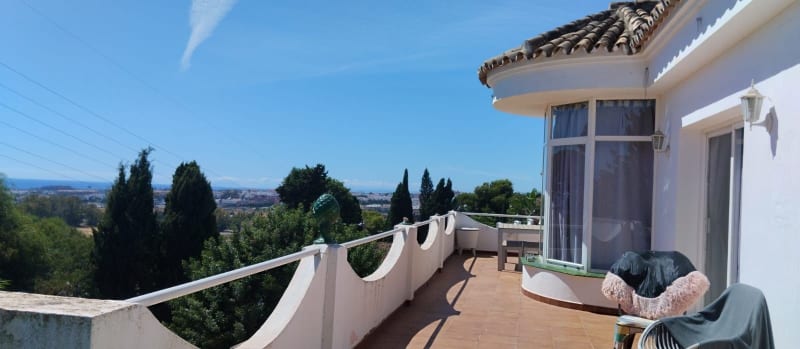 Friliggande villa till salu i Nueva Andalucía