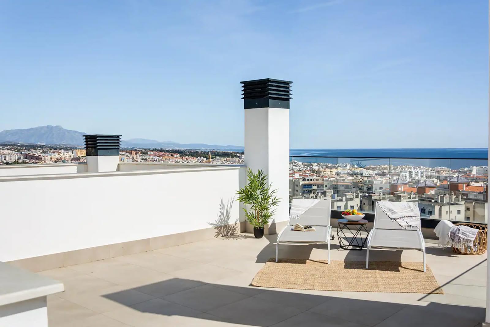 Penthouselejlighed i to plan til salg i Estepona, Billede 3
