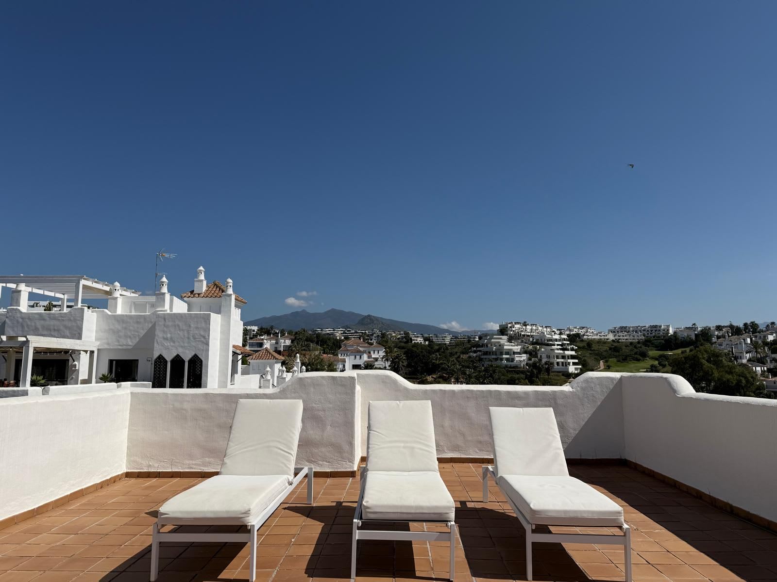 Toppleilighet til salgs i Estepona, Bilde 2