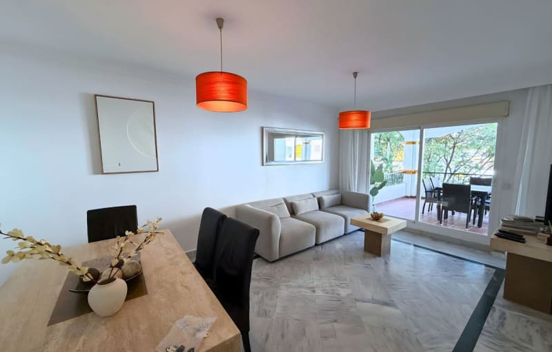Leilighet midt i bygget til salgs i Puerto Banús
