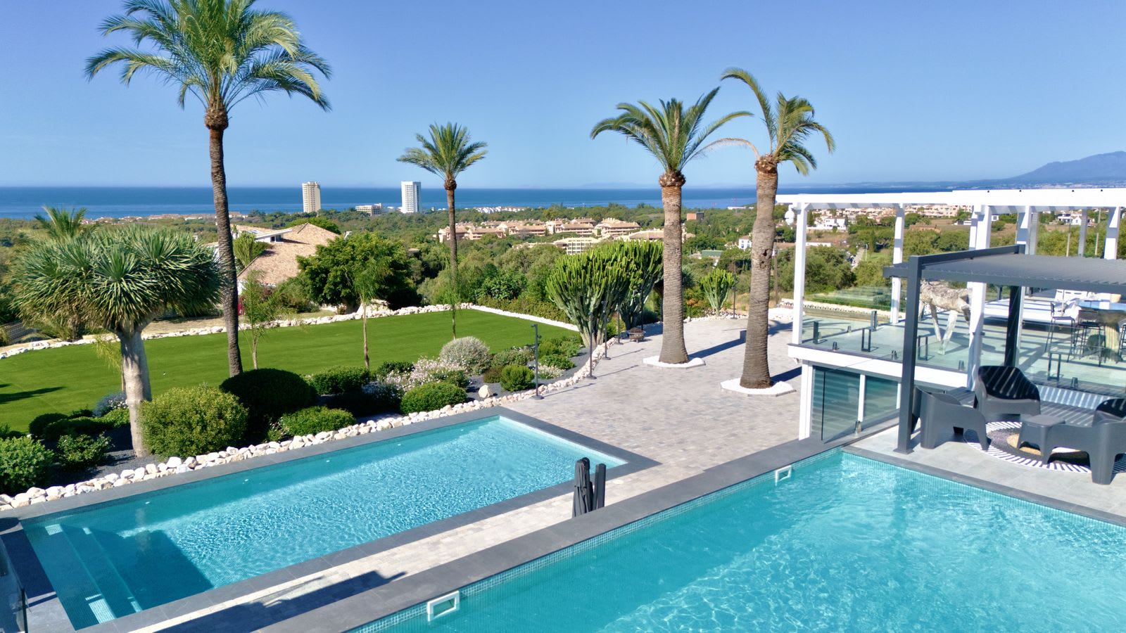 Frittliggende villa til salgs i Elviria, Marbella, Bilde 3