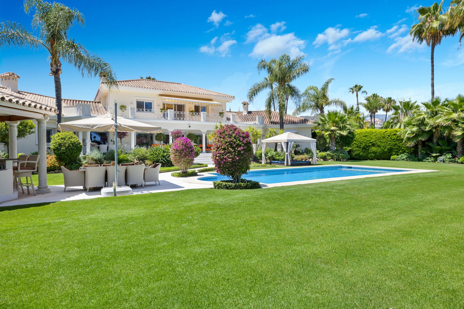 Frittliggende villa til salgs i Nueva Andalucía, Bilde 2