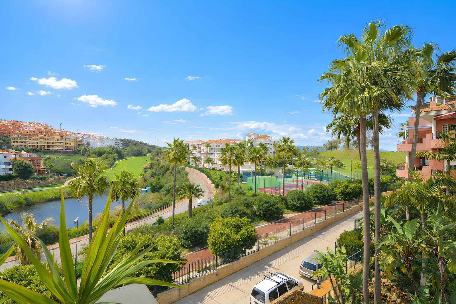 Leilighet midt i bygget til salgs i Riviera del Sol, Bilde 3