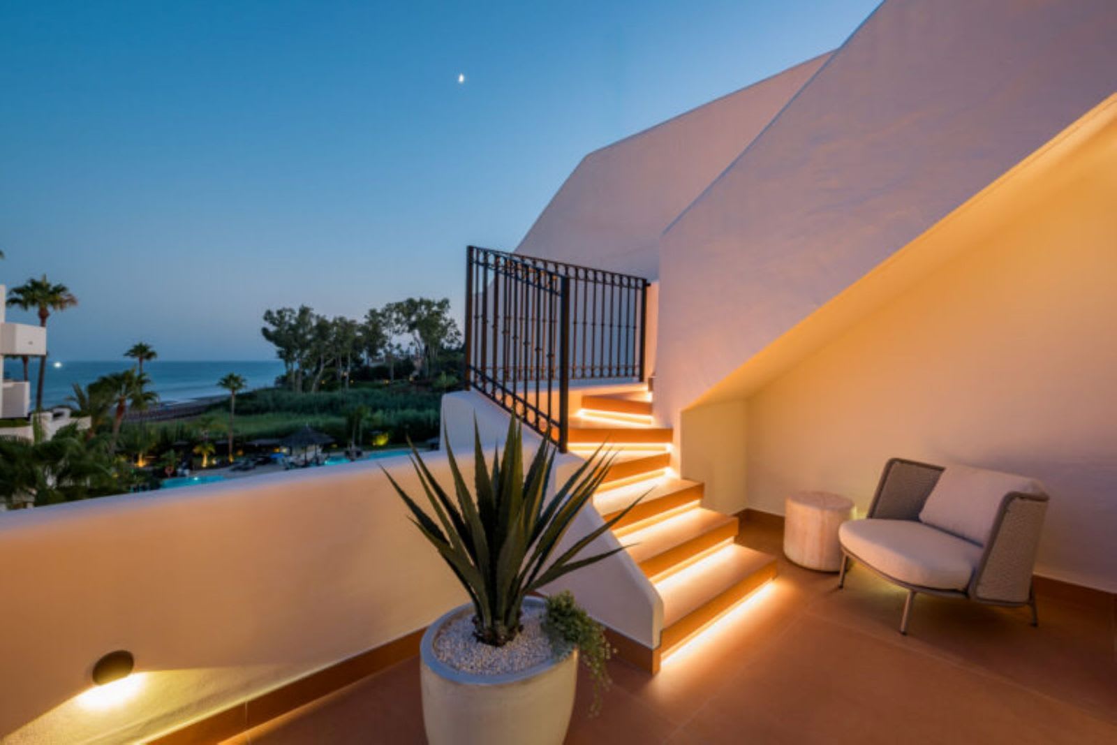 Toppleilighet med 3 soverom til salgs i Estepona, Bilde 3