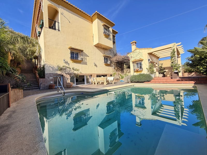 Frittliggende villa til salgs i Rincón de la Victoria